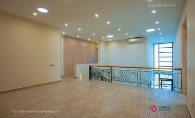 CASA DE LUJO EN LOS OLIVOS EN ZAPOPAN EN VENTA
