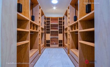 CASA DE LUJO EN LOS OLIVOS EN ZAPOPAN EN VENTA