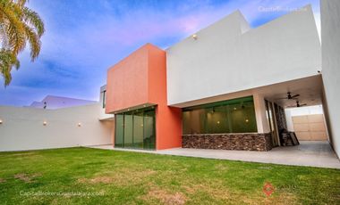 CASA DE LUJO EN LOS OLIVOS EN ZAPOPAN EN VENTA
