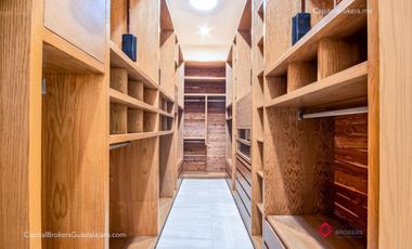 CASA DE LUJO EN LOS OLIVOS EN ZAPOPAN EN VENTA