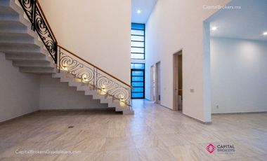 CASA DE LUJO EN LOS OLIVOS EN ZAPOPAN EN VENTA