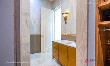 CASA DE LUJO EN LOS OLIVOS EN ZAPOPAN EN VENTA