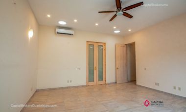 CASA DE LUJO EN LOS OLIVOS EN ZAPOPAN EN VENTA