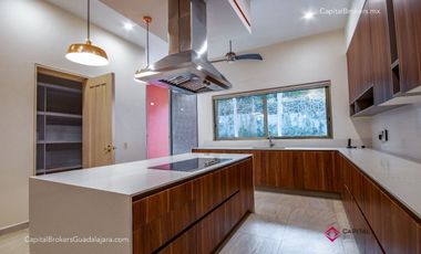 CASA DE LUJO EN LOS OLIVOS EN ZAPOPAN EN VENTA