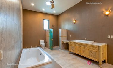 CASA DE LUJO EN LOS OLIVOS EN ZAPOPAN EN VENTA