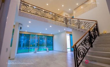CASA DE LUJO EN LOS OLIVOS EN ZAPOPAN EN VENTA