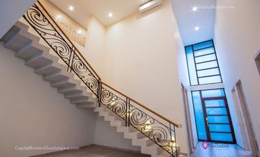CASA DE LUJO EN LOS OLIVOS EN ZAPOPAN EN VENTA