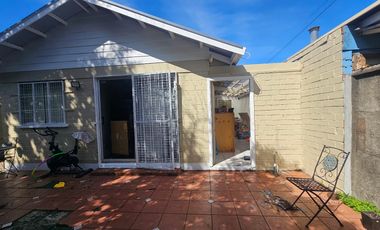 CASA ESQUINA EN LOS FUNDADORES