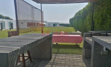 ¡Atención a todos los interesados en vivir en un lugar rodeado de naturaleza y tranquilidad! Les presentamos la venta de una hermosa casa de campo ubi