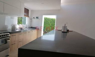 ¡Atención a todos los interesados en vivir en un lugar rodeado de naturaleza y tranquilidad! Les presentamos la venta de una hermosa casa de campo ubi
