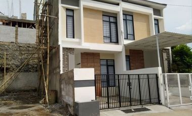 Rumah Keren sudah pakai Granit Promo DP DP 20 JT all in 2 Lantai Lokasi Sayap Kota Baru