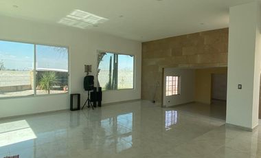 CASA EN VENTA EN EL HIPICO DE CAÑADA HONDA