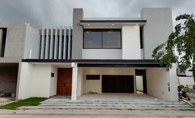 Casa en renta o venta a estrenar en privada Soluna Temozón Norte Mérida Yucatán