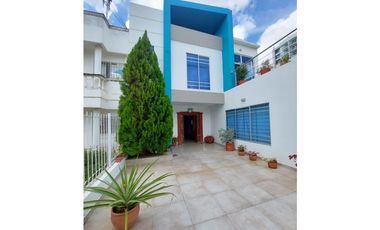 VENTA DE CASA DE DOS NIVELES EN BARRIO LA CASTELLANA DE MONTERIA