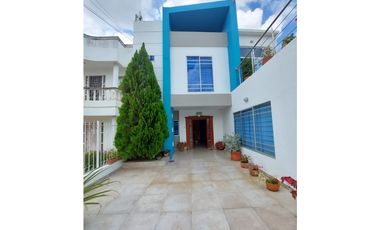 VENTA DE CASA DE DOS NIVELES EN BARRIO LA CASTELLANA DE MONTERIA