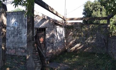 LOTE de 300 M2 CON MEJORAS