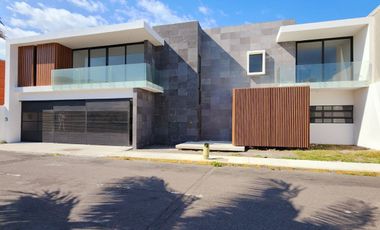Casa en VENTA cochera 3 autos, alberca FRACC playas del conchal