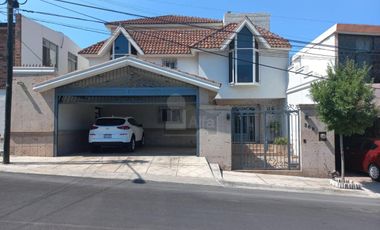 Casa de venta, Cumbres 3, Monterrey, Nuevo Leon. Casa Residencial con penthouse