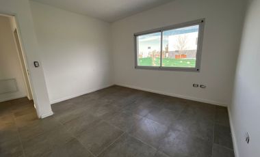 CASA EN VENTA SANTA EMILIA 5 AMBIENTES