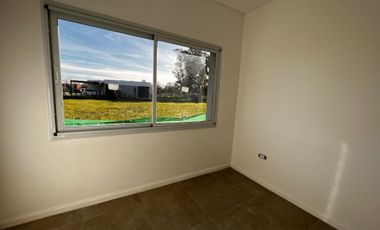 CASA EN VENTA SANTA EMILIA 5 AMBIENTES
