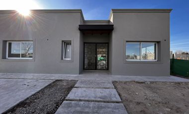 CASA EN VENTA SANTA EMILIA 5 AMBIENTES