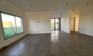 CASA EN VENTA SANTA EMILIA 5 AMBIENTES