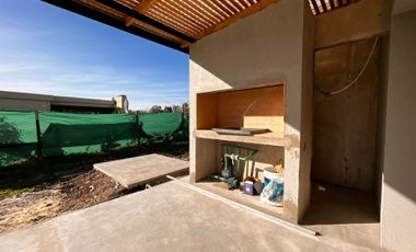 CASA EN VENTA SANTA EMILIA 5 AMBIENTES