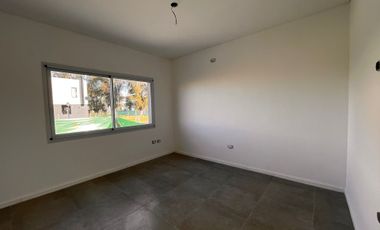 CASA EN VENTA SANTA EMILIA 5 AMBIENTES