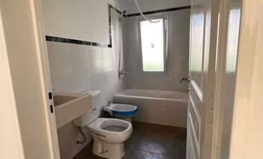 CASA EN VENTA SANTA EMILIA 5 AMBIENTES