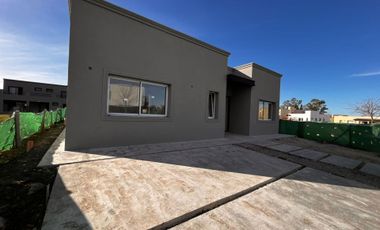 CASA EN VENTA SANTA EMILIA 5 AMBIENTES