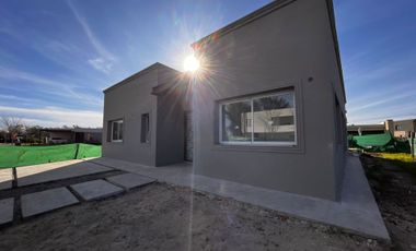 CASA EN VENTA SANTA EMILIA 5 AMBIENTES