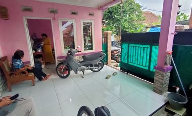 Jual rumah kampung plus warung dekat stasiun kereta api Purwakarta Jawa Barat