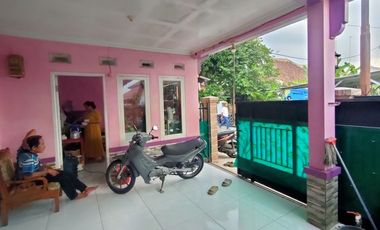 Jual rumah kampung plus warung dekat stasiun kereta api Purwakarta Jawa Barat