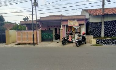 Jual rumah kampung plus warung dekat stasiun kereta api Purwakarta Jawa Barat