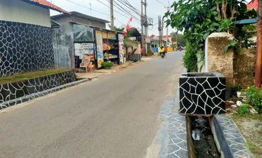 Jual rumah kampung plus warung dekat stasiun kereta api Purwakarta Jawa Barat