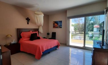 Se vende casa en club de golf