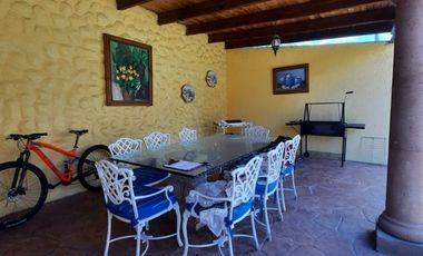 Se vende casa en club de golf