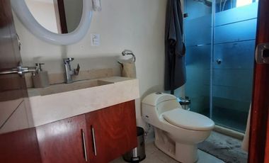 Se vende casa en club de golf