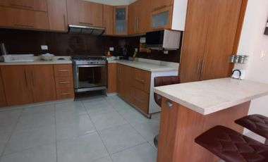 Se vende casa en club de golf