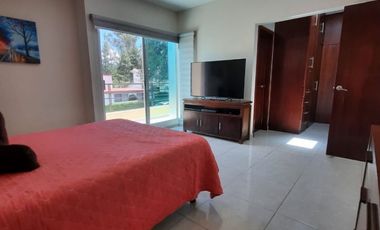 Se vende casa en club de golf