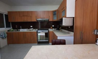 Se vende casa en club de golf