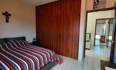 Se vende casa en club de golf