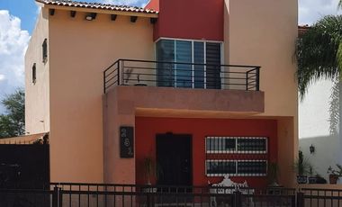 Se vende casa en club de golf
