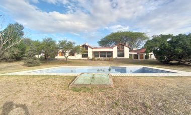 Casa en venta Golf de Villa Allende  10800 metros cuadrados de terreno zona E4