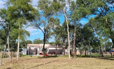 Quincho con pileta y casa a terminar en venta!