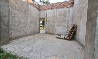 Quincho con pileta y casa a terminar en venta!