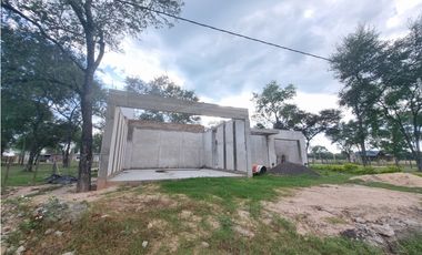 Quincho con pileta y casa a terminar en venta!