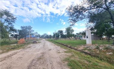 Quincho con pileta y casa a terminar en venta!