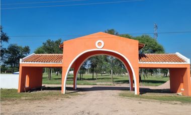 Quincho con pileta y casa a terminar en venta!