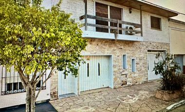 Casa en  dos plantas a refaccionar